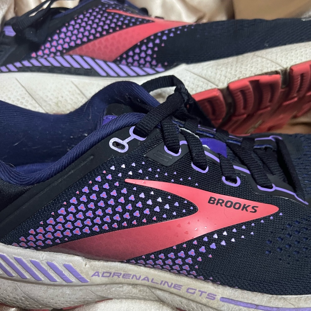 Brooks Women's Black and Purple Athletic Shoes